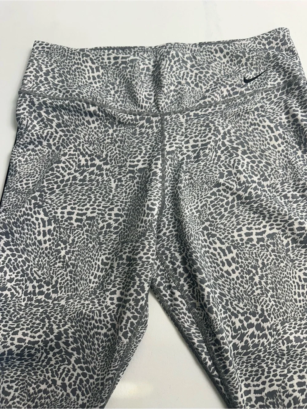 Nike women’s XL dry fit high waist grey leopard print pull on active leggings